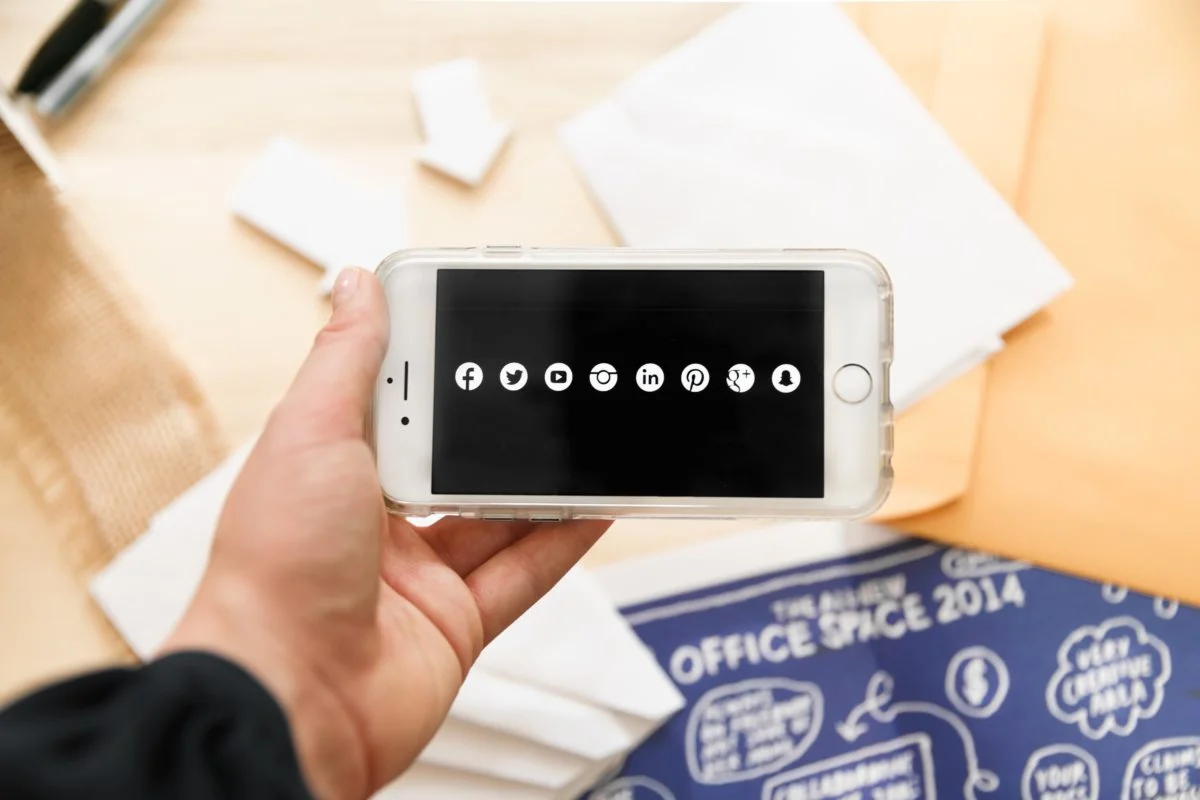 Whats hot in Content Marketing? Teil 1 Quellen: https://burst.shopify.com/photos/how-to-reach-us?q=content+marketing ,Photo by: Nicole De Khors &