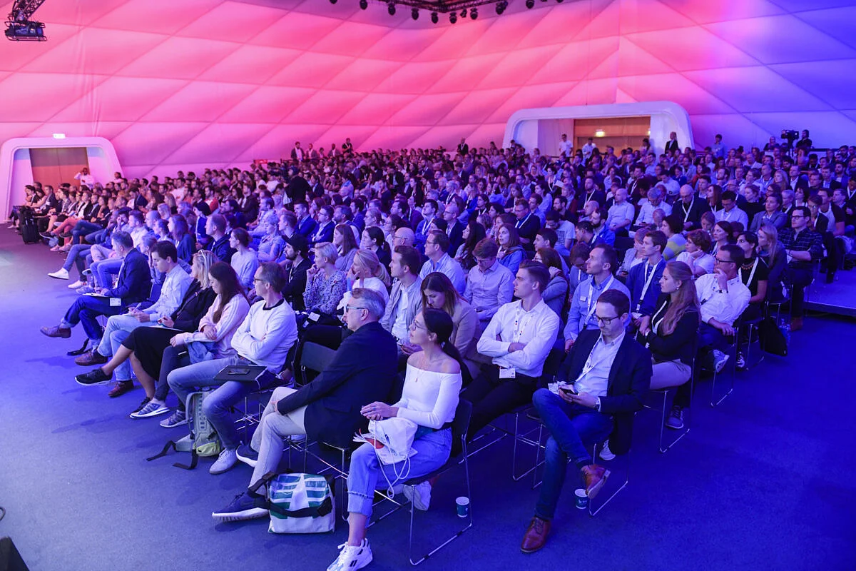 Large-dmexco_18_062_008.v1