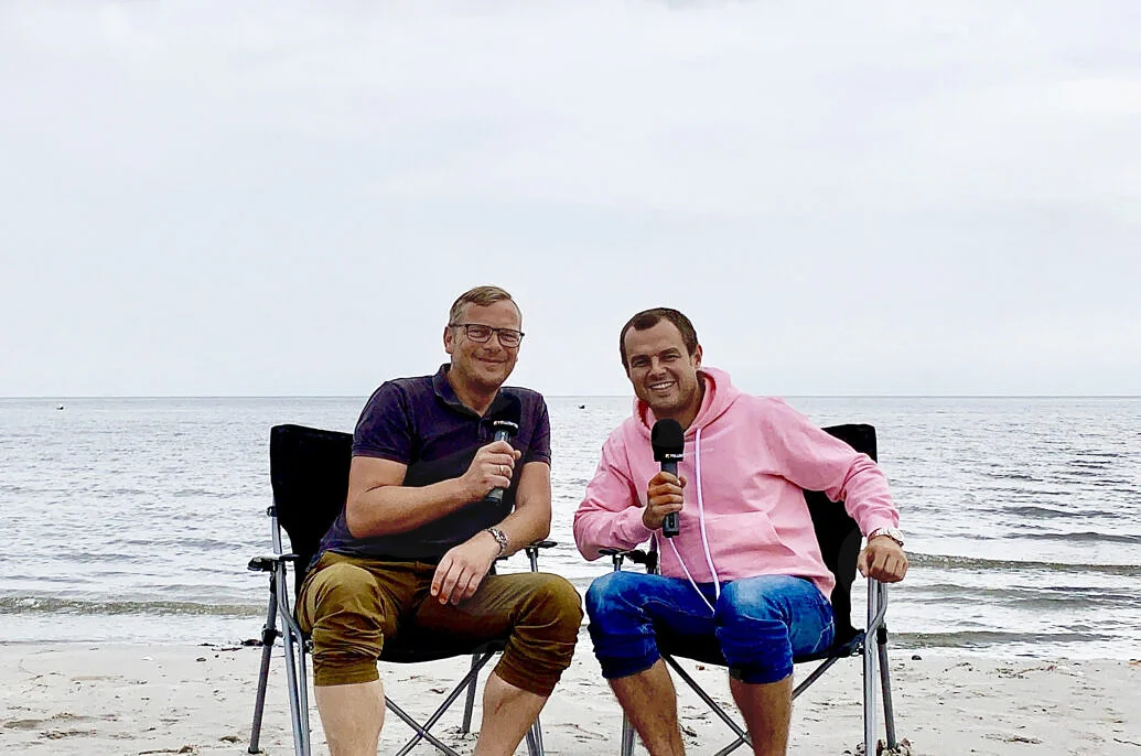 Mirko Kaminski und Dominik Matyka Dominik Matyka interviewt Mirko Kaminski am Strand auf Fehmarn
