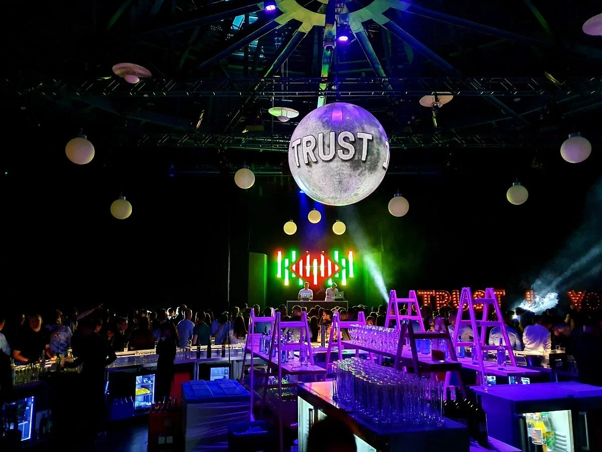 20190912_092314-min Die Party People auf der DMEXCO Party haben jedenfalls ordentlich gefeiert.