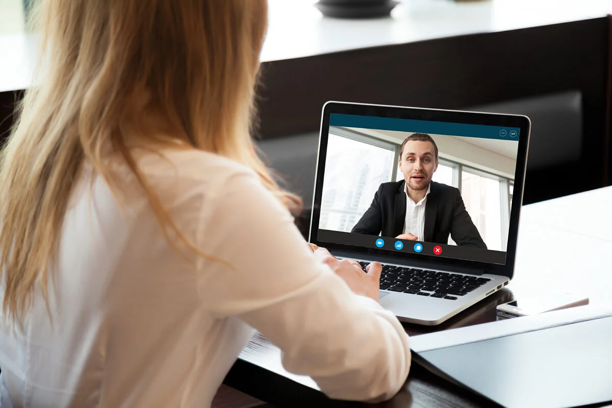 Live chat in the web shop: product competence meets spelling skills