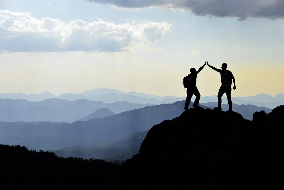 Congratulate the success of the summit