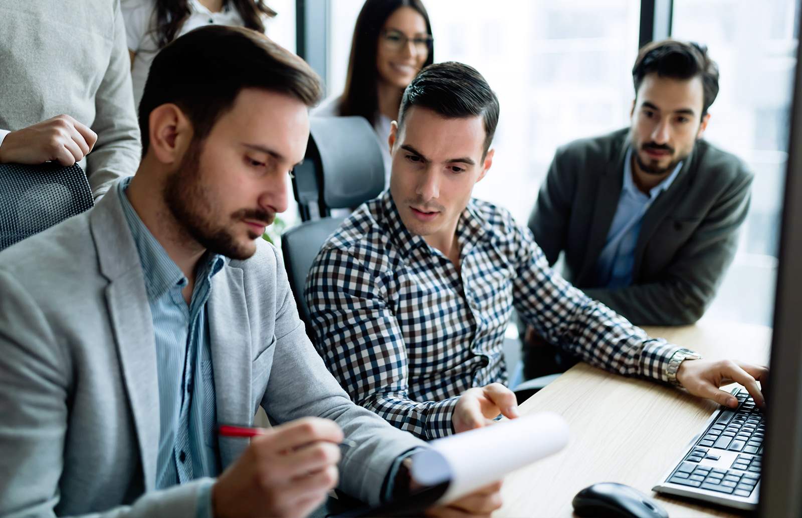 Ein CDO verantwortet den digitalen Wandel im Unternehmen. Die Verantwortung eines CDO ist hoch: Er muss den digitalen Wandel im Unternehmen konzipieren und umsetzen.