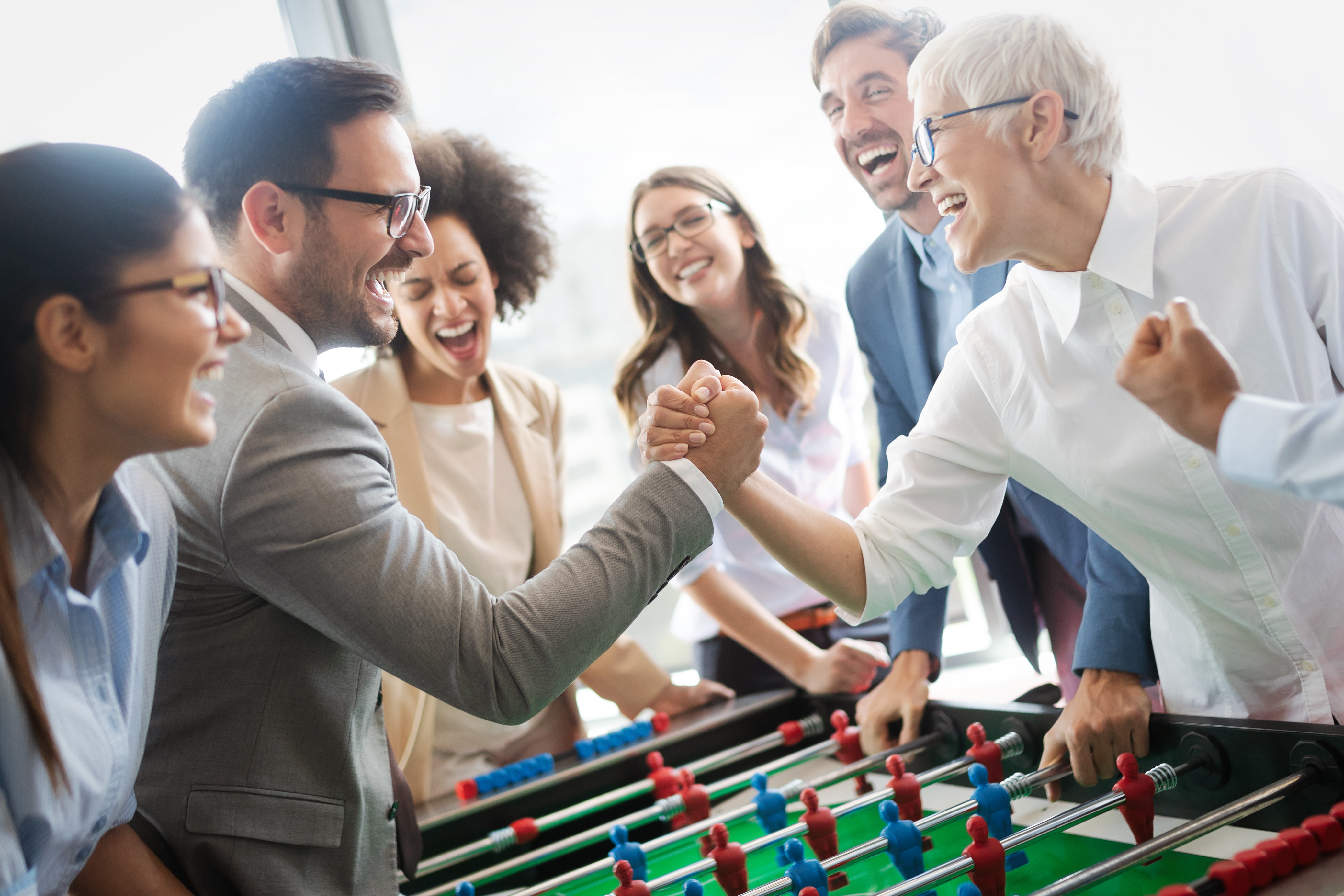 Zwei Design-Thinking-Beispiele zeigen, wie flexibel der Kreativansatz ist. Anhand von zwei Design-Thinking-Beispielen wird deutlich, wie der kundenzentrierte Ansatz umgesetzt wird.