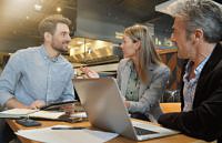 Lead Scoring hilft dabei, qualifizierte Leads zu identifizieren und zu einem erfolgreichen Kaufabschluss zu bringen.