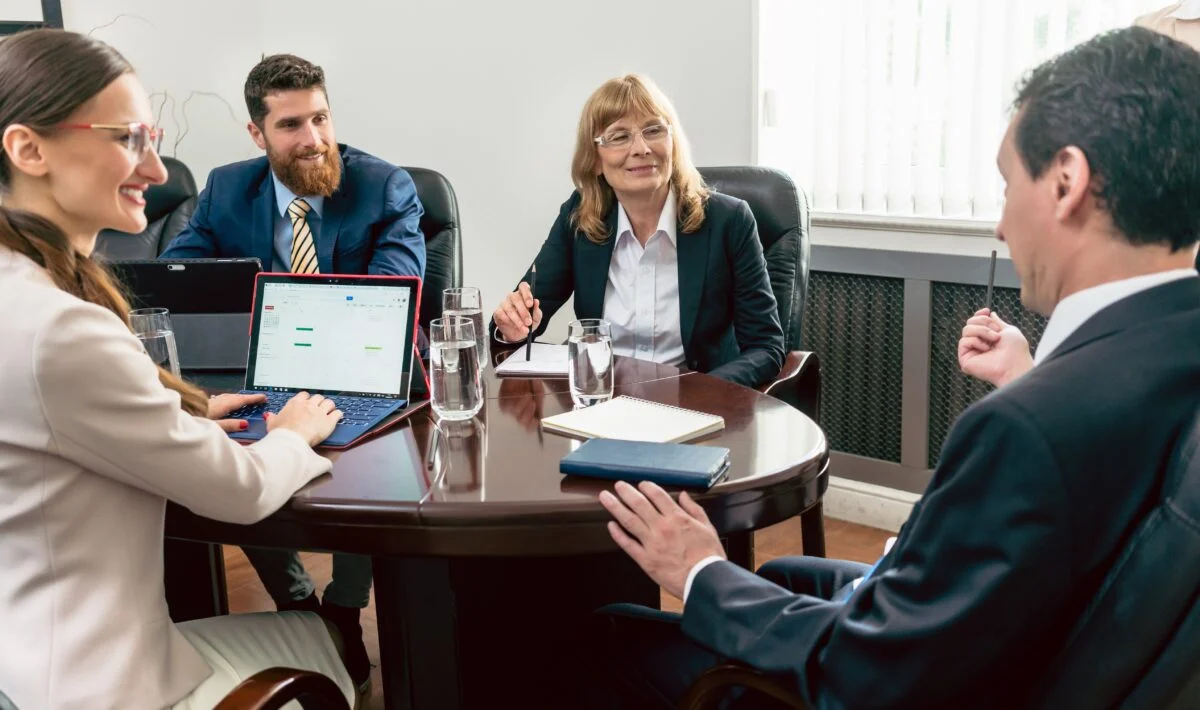 Change-Management-Modelle bilden ab, wie Change-Prozesse in Unternehmen ablaufen können.