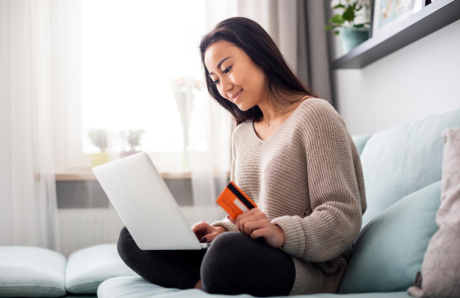 Facebook Shops and Instagram Shop: new opportunities for online retailers Facebook Shops takes interactive shopping to a whole new level.