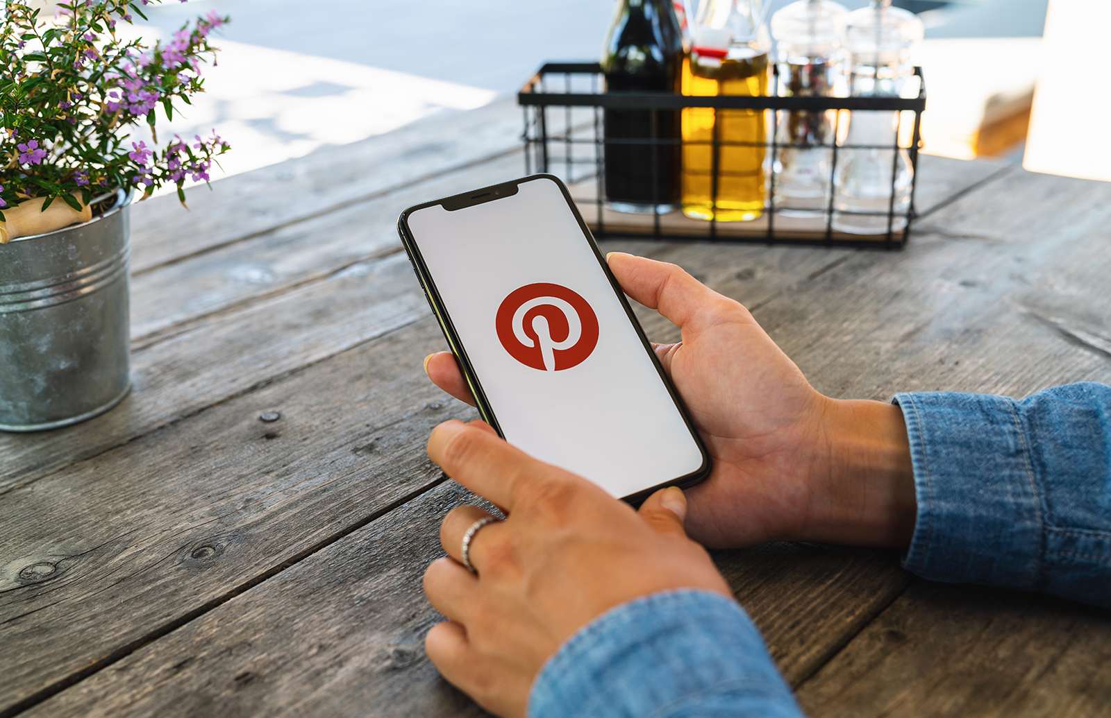 Neue Zielgruppen erreichen mit Pinterest Marketing. Um eine größere Reichweite zu erlangen, sollten Unternehmen auf Pinterest Marketing setzen.
