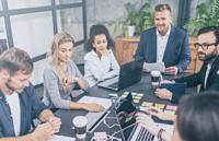 Eine gute interne Kommunikation ist unerlässlich, um Mitarbeiter zu motivieren und langfristig an dein Unternehmen zu binden.