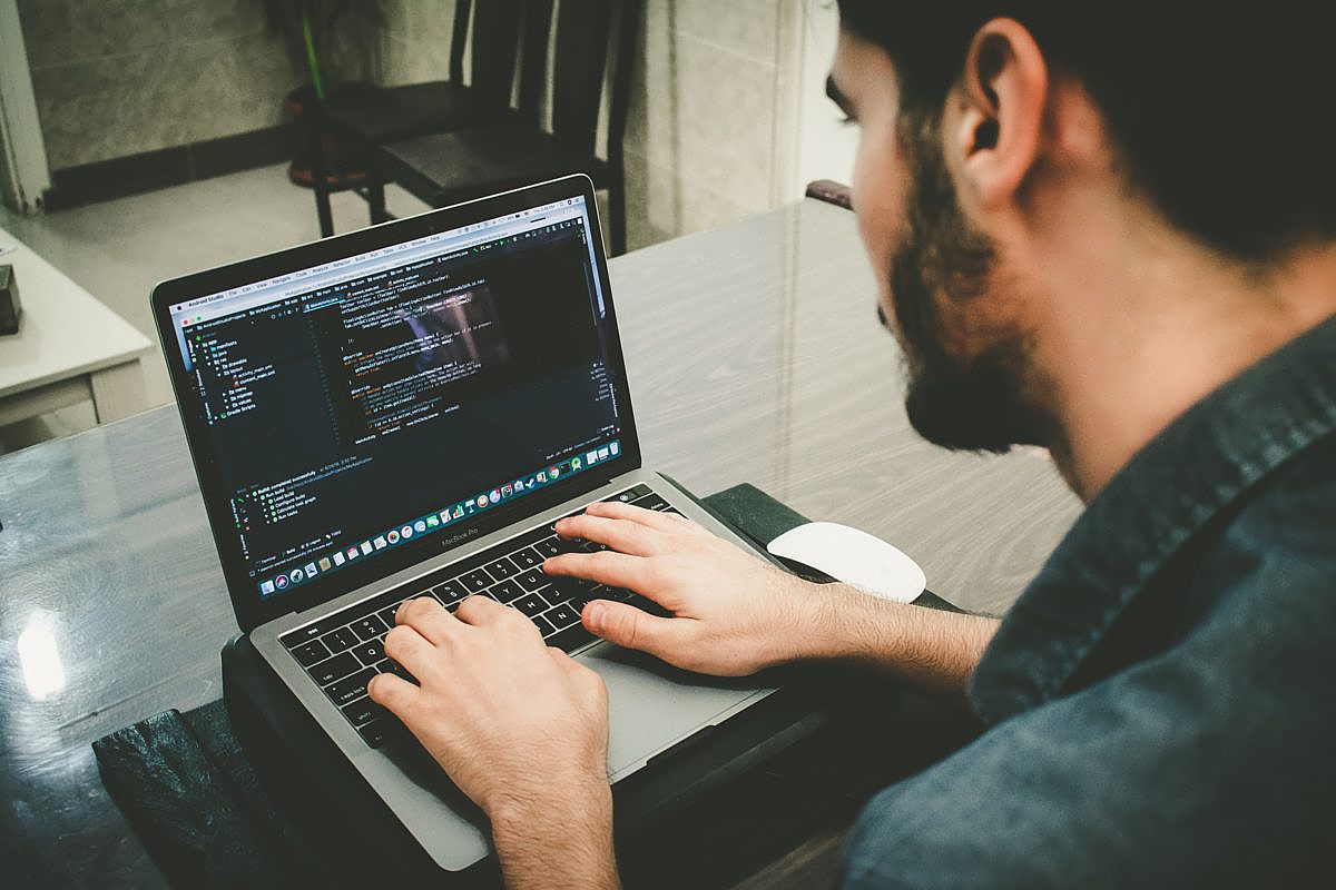 Für Softwareentwickler im Homeoffice ist Teamarbeit wichtig.