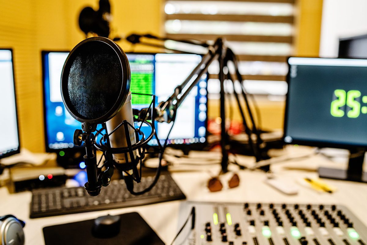 Wer Radiowerbung schalten möchte, sollte sich den „Leitfaden Radiowerbung“ nicht entgehen lassen.