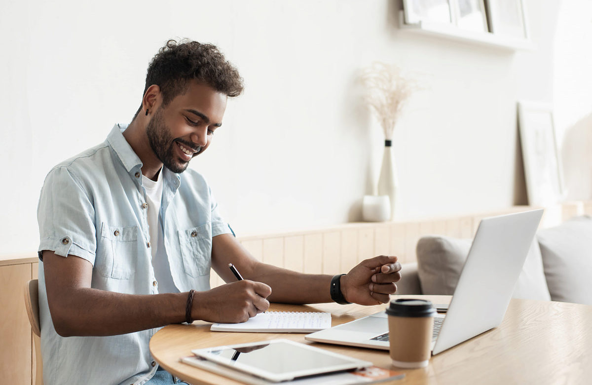 E-Learning-Plattformen punkten mit Flexibilität und einem breitgefächerten Lehrangebot.
