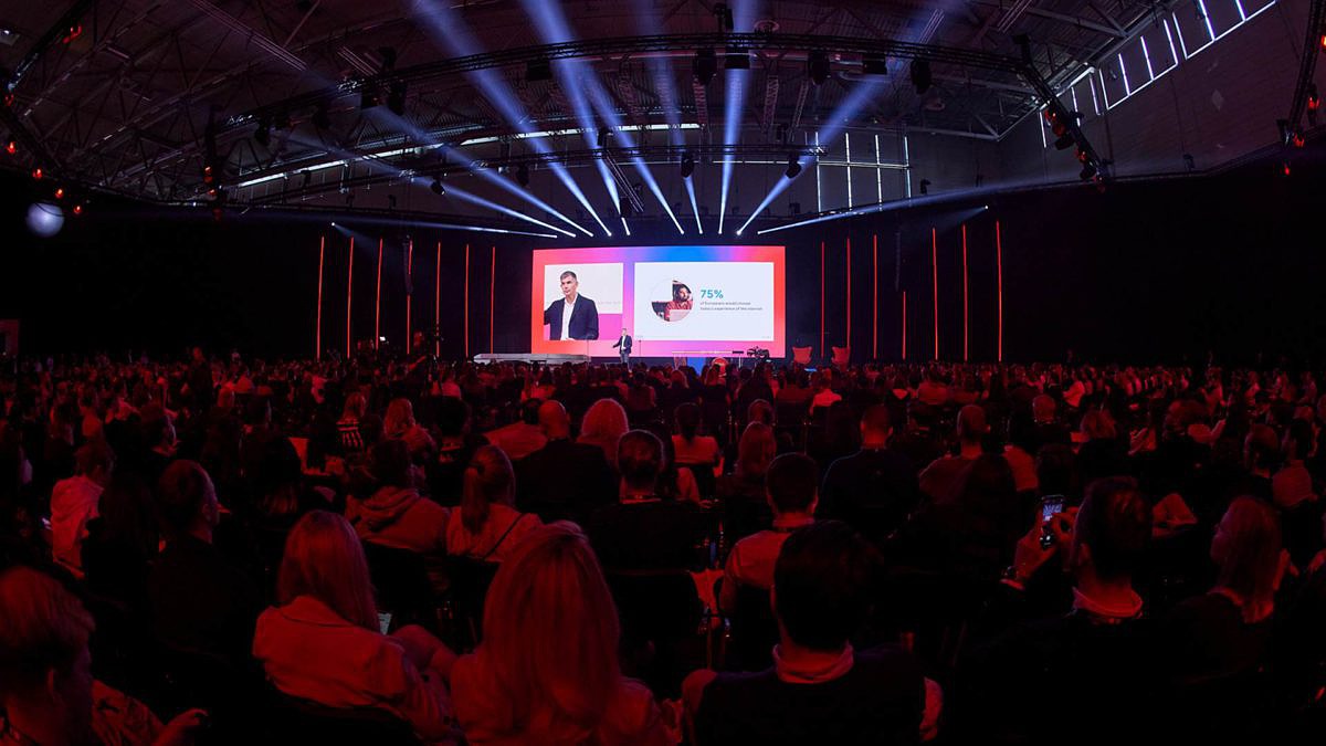 DMEXCO 2022: Sicht auf die Stage Eine Stage der DMEXCO 2022