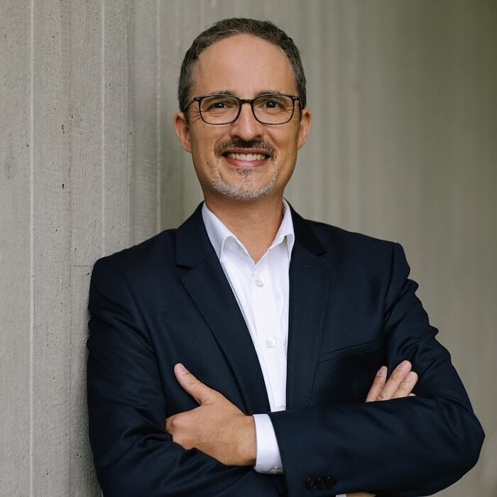 Oliver_Nowotny-profile_picture-01