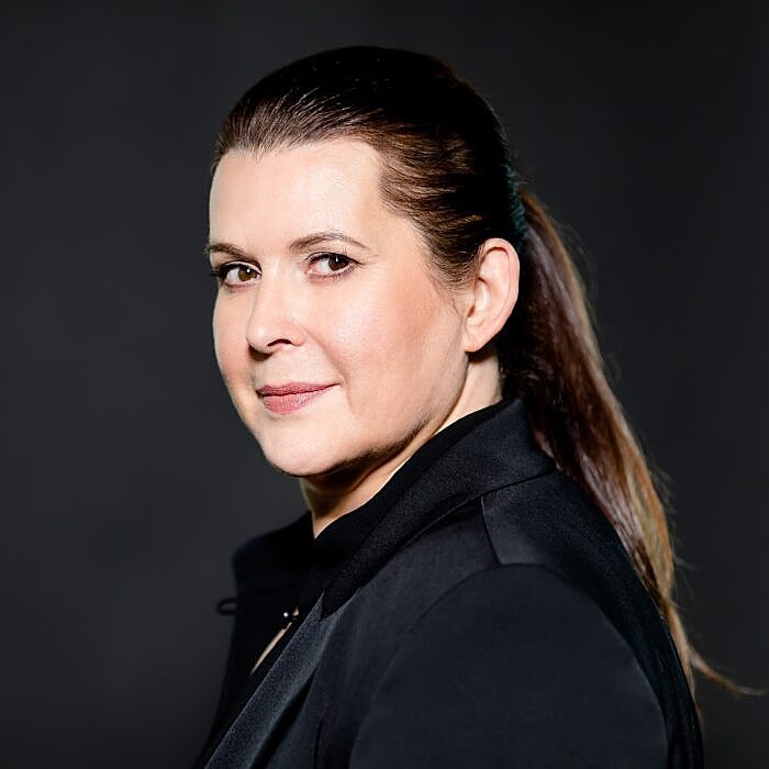 andrea biebl-profile_picture-110221_MWOffice-40