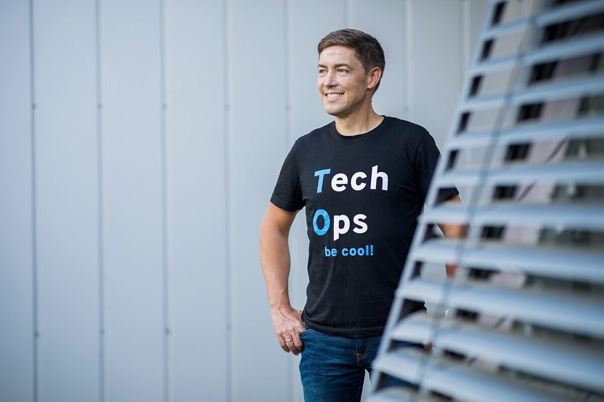 Stefan Mink ist Head of TechOps Hosting (Infrastructure) bei IONOS. Stefan Mink, Head of TechOps Hosting (Infrastructure) bei IONOS
