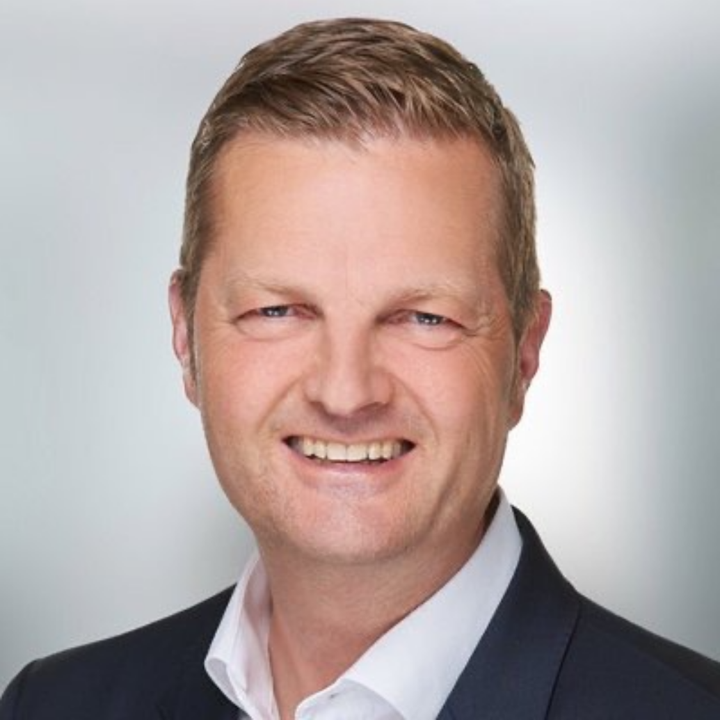 Peer Stemmler ist Head of DACH bei Zoom. Peer Stemmler, Head of DACH Zoom, DMEXCO Podcast.