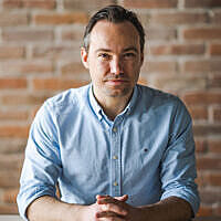 Kleofas ist neben seiner Gründertätigkeit auch als Mentor für andere Startups tätig und arbeitet als Dozent an der Hochschule München. 