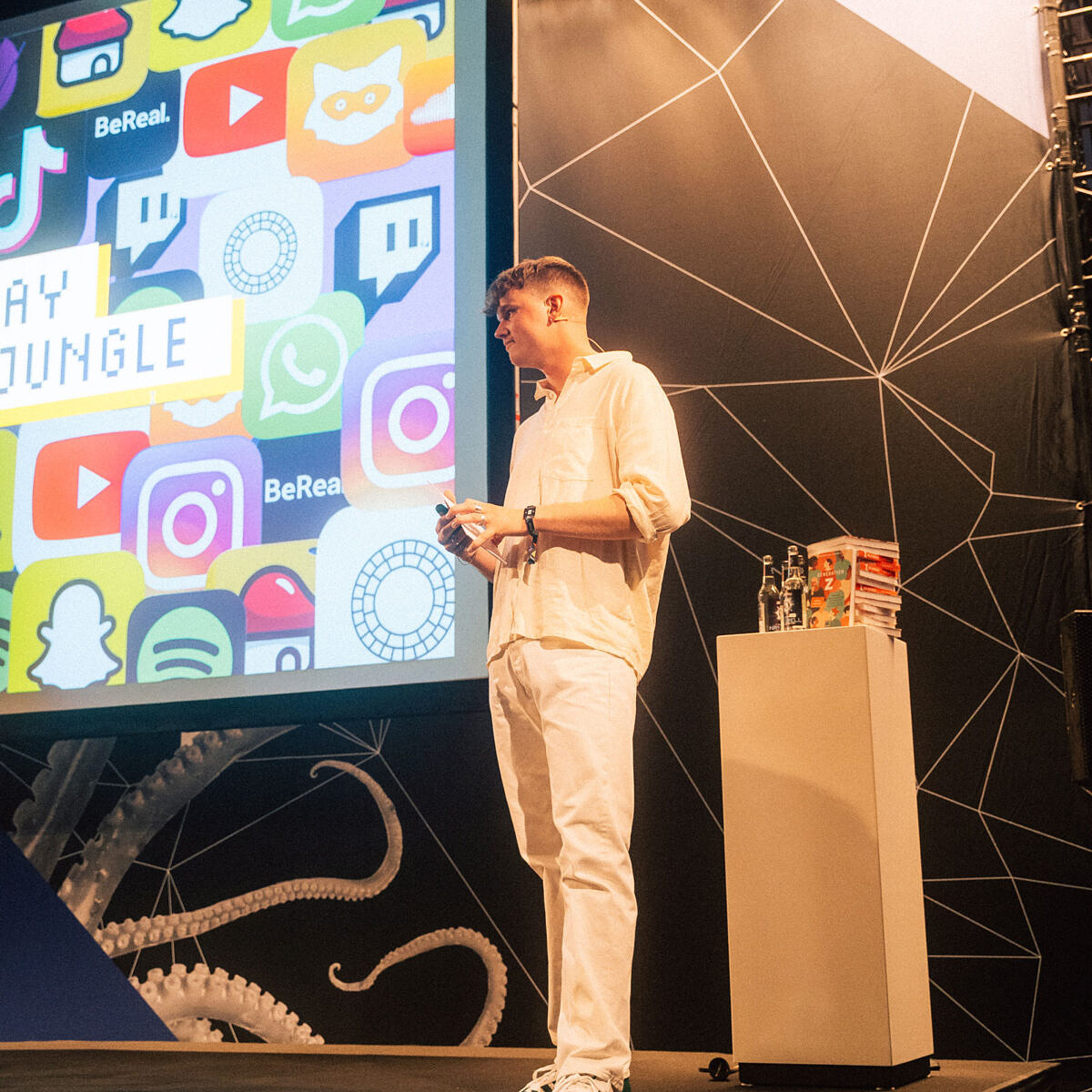 Wir haben uns mit Max Höwedes von Social Match über die wichtigsten Trends im Influencer-Marketing unterhalten.