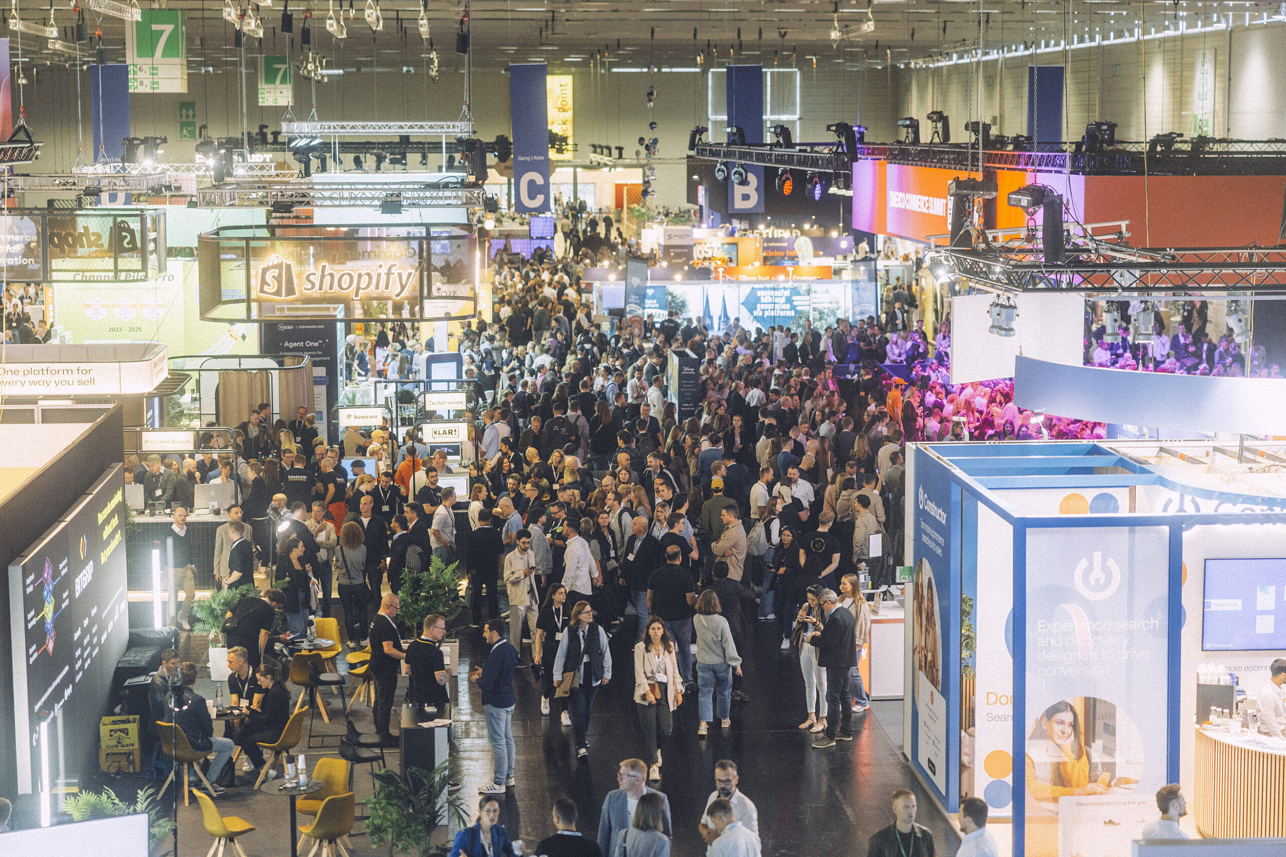 World of Commerce WoC