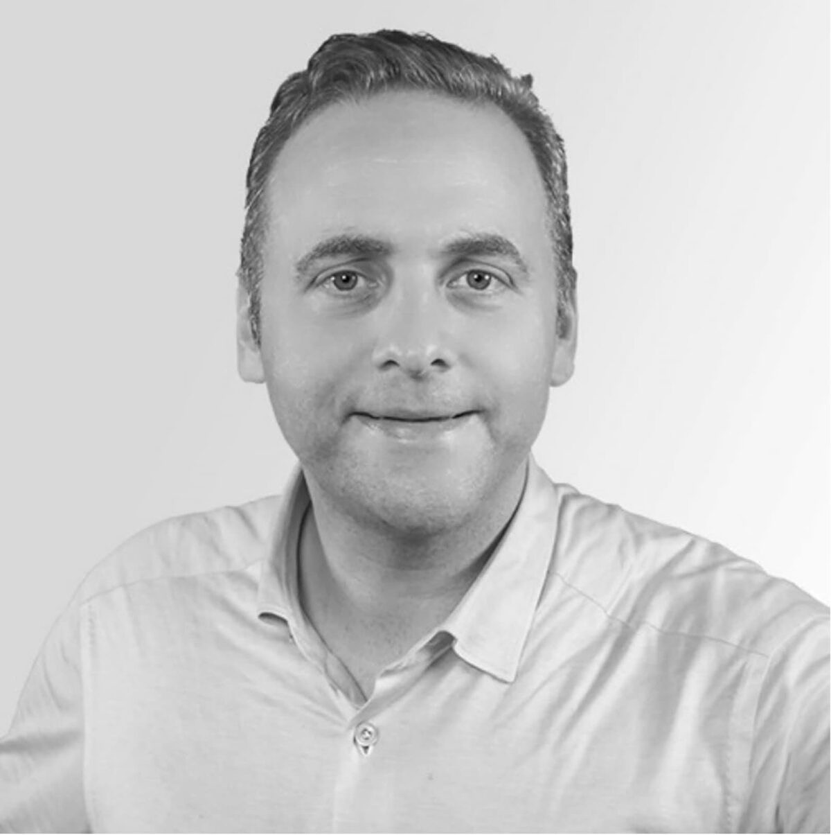 Tilman Au weiß: Um Kund:innentreue zu generieren, ist die Kund:innenzufriedenheit entscheidend. 