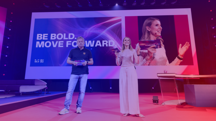 Verena Gründel & Dirk Freytag auf der Bühne der DMEXCO 2025
