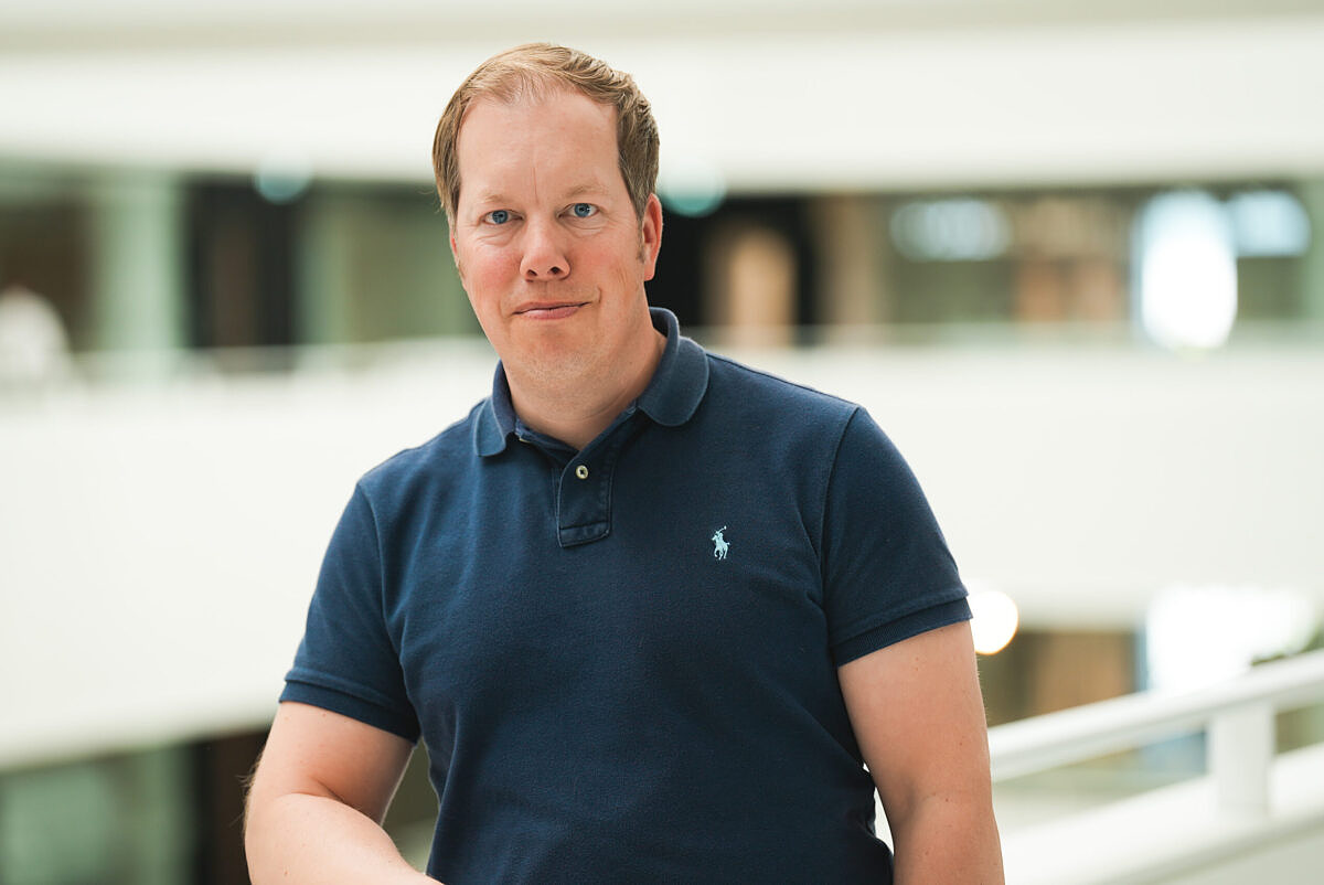 Photograph of Jörg Heinemann, who understands the value of an omnichannel strategy.
